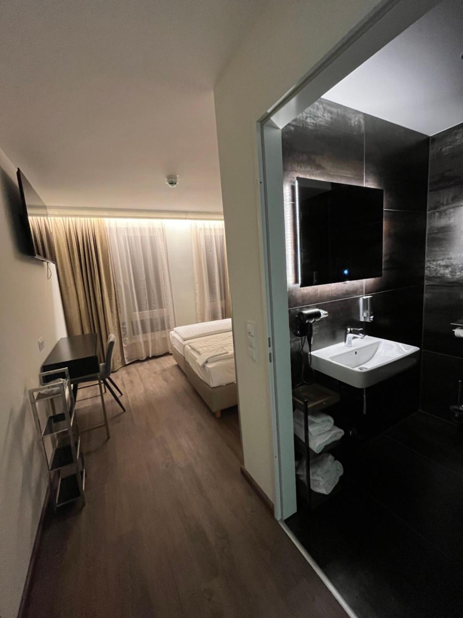 Hotel Adrett Am Dom - Digital Access โคโลญ ภายนอก รูปภาพ