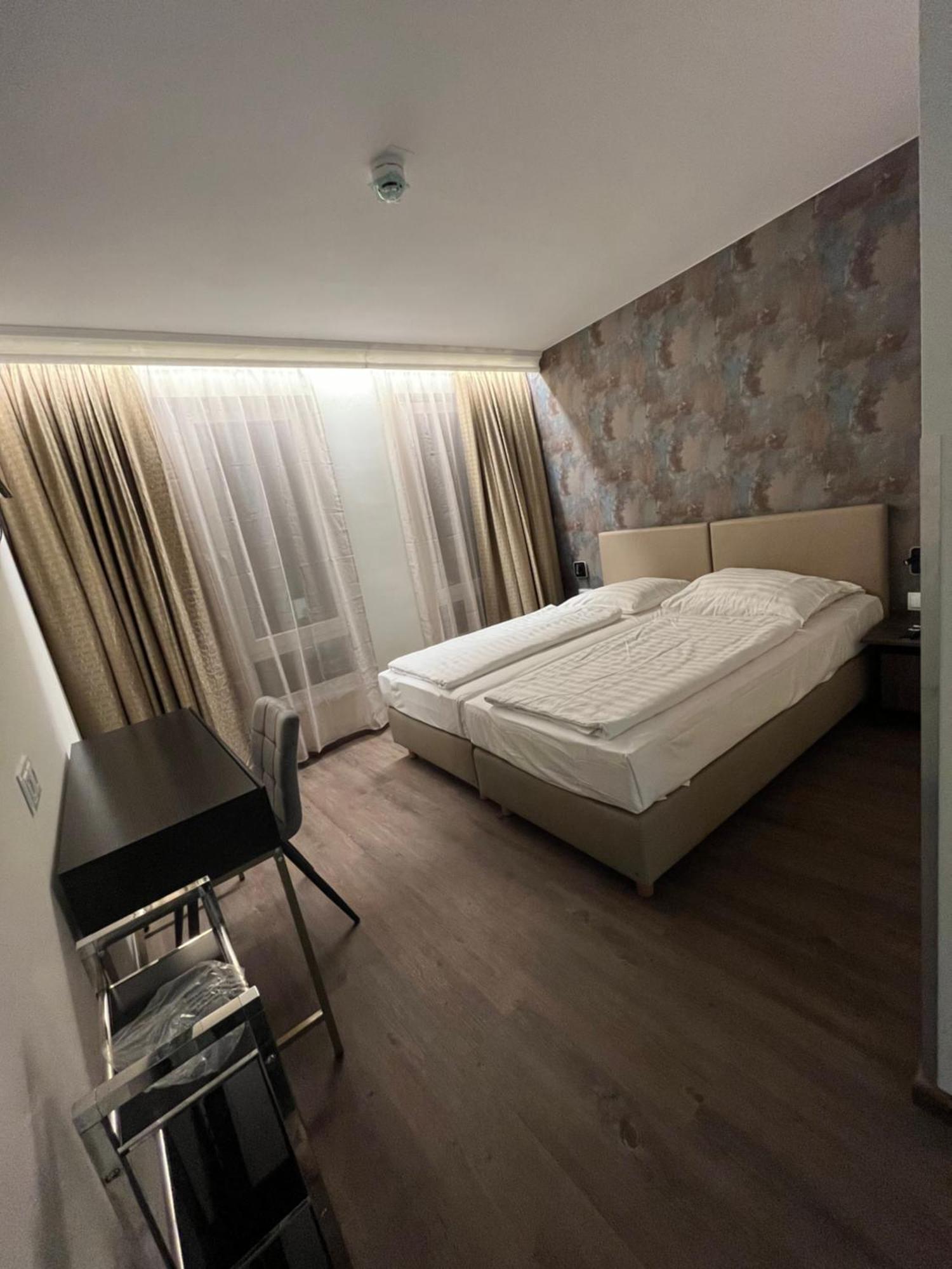 Hotel Adrett Am Dom - Digital Access โคโลญ ภายนอก รูปภาพ